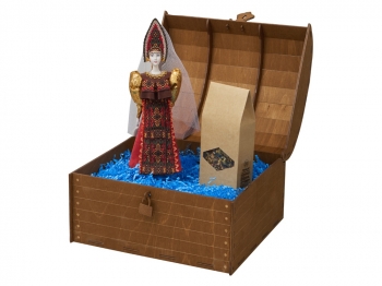 Подарочный набор: кукла фарфоровая, чай "Малина с мятой", красный