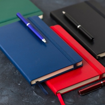 Ежедневник недатированный Ellie, А5, зеленый, кремовый блок, без обреза