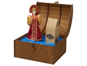 Подарочный набор: кукла фарфоровая, чай "Малина с мятой", красный