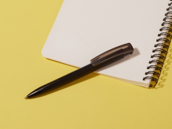 Ручка шариковая пластиковая "Trinity K Transaprent Recy", черный