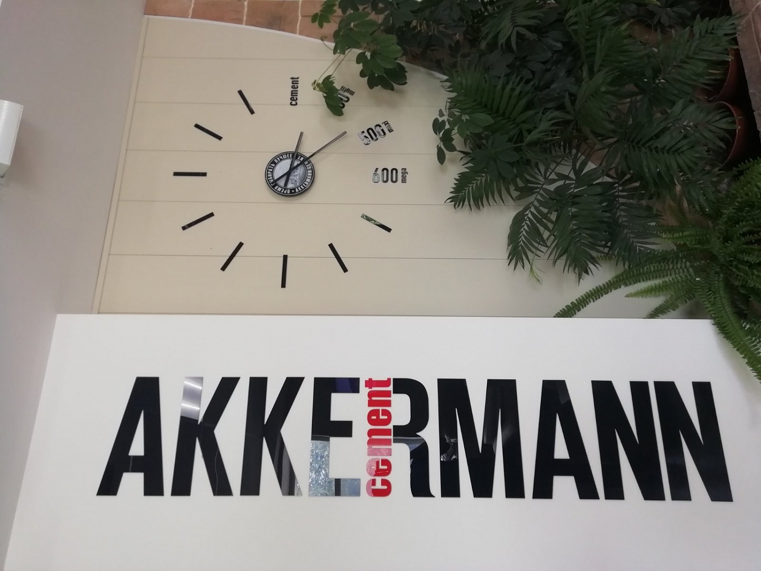 Интерьерные вывески и оформление